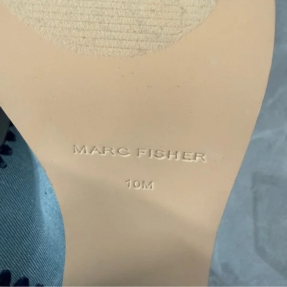 NWOT Women’s Marc Fisher Dalen Block Heel Slip On Denim Buckle Sandals Size 10 - Picture 10 of 13